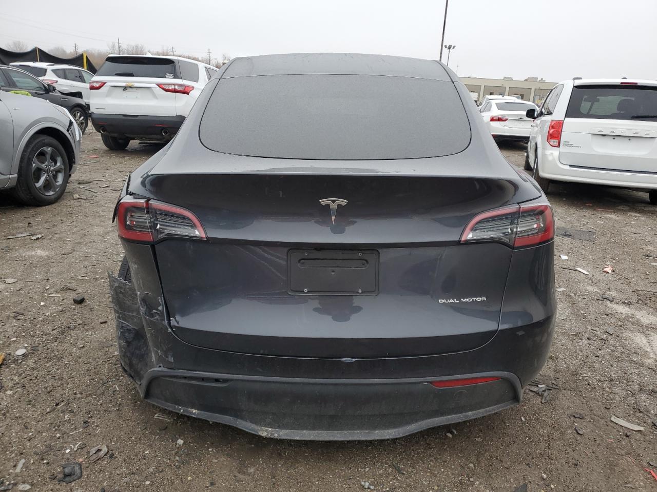 2024 Tesla Model Y VIN: 7SAYGDEEXRF196136 Lot: 92309945