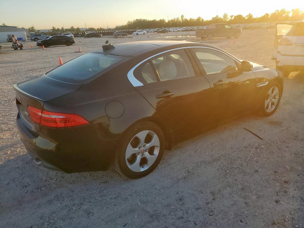 2017 Jaguar Xe black  gas SAJAR4BG7HA976148 photo #4