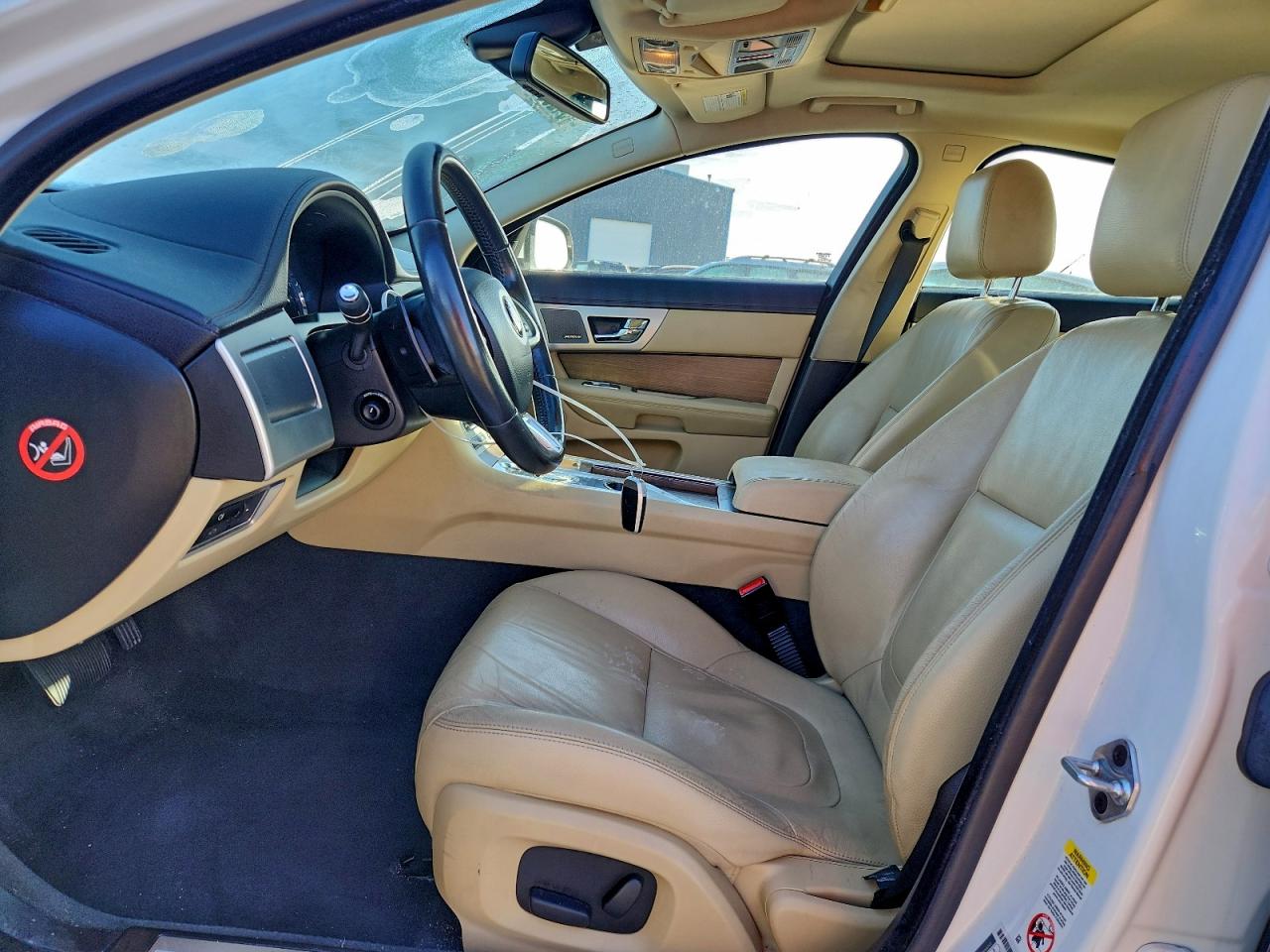 2015 Jaguar Xf 2.0T Premium VIN: SAJWA0FS2FPU68670 Lot: 94230855