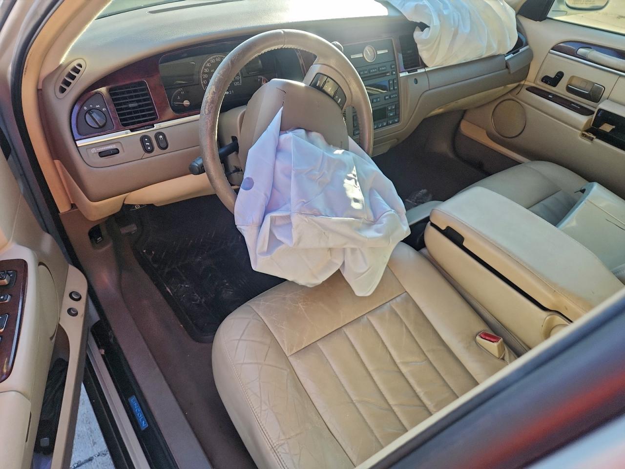 2005 Lincoln Town Car Signature VIN: 1LNHM81W35Y669845 Lot: 94533395