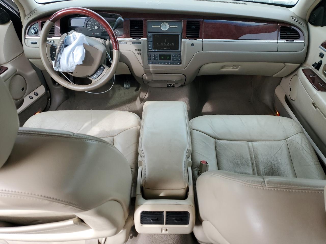 2005 Lincoln Town Car Signature Long Wheelbase VIN: 1LNHM85W05Y648297 Lot: 90908725