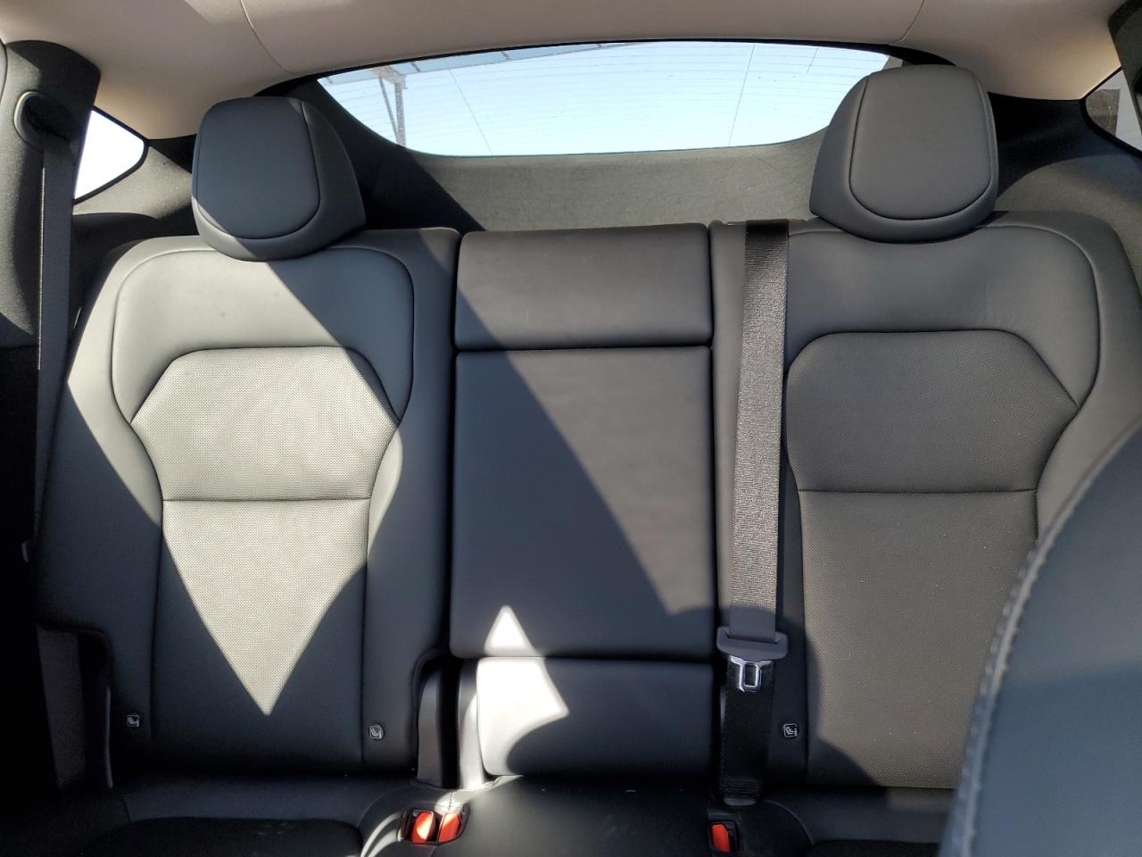 2026 Tesla Model Y VIN: 7SAYGDEE3TF363525 Lot: 91623685