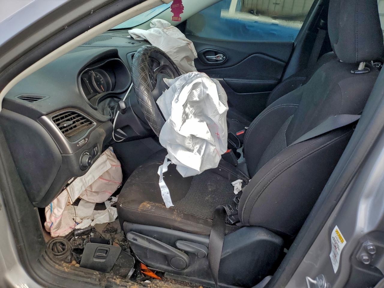 2019 Jeep Cherokee Latitude VIN: 1C4PJLCB7KD264970 Lot: 92847565