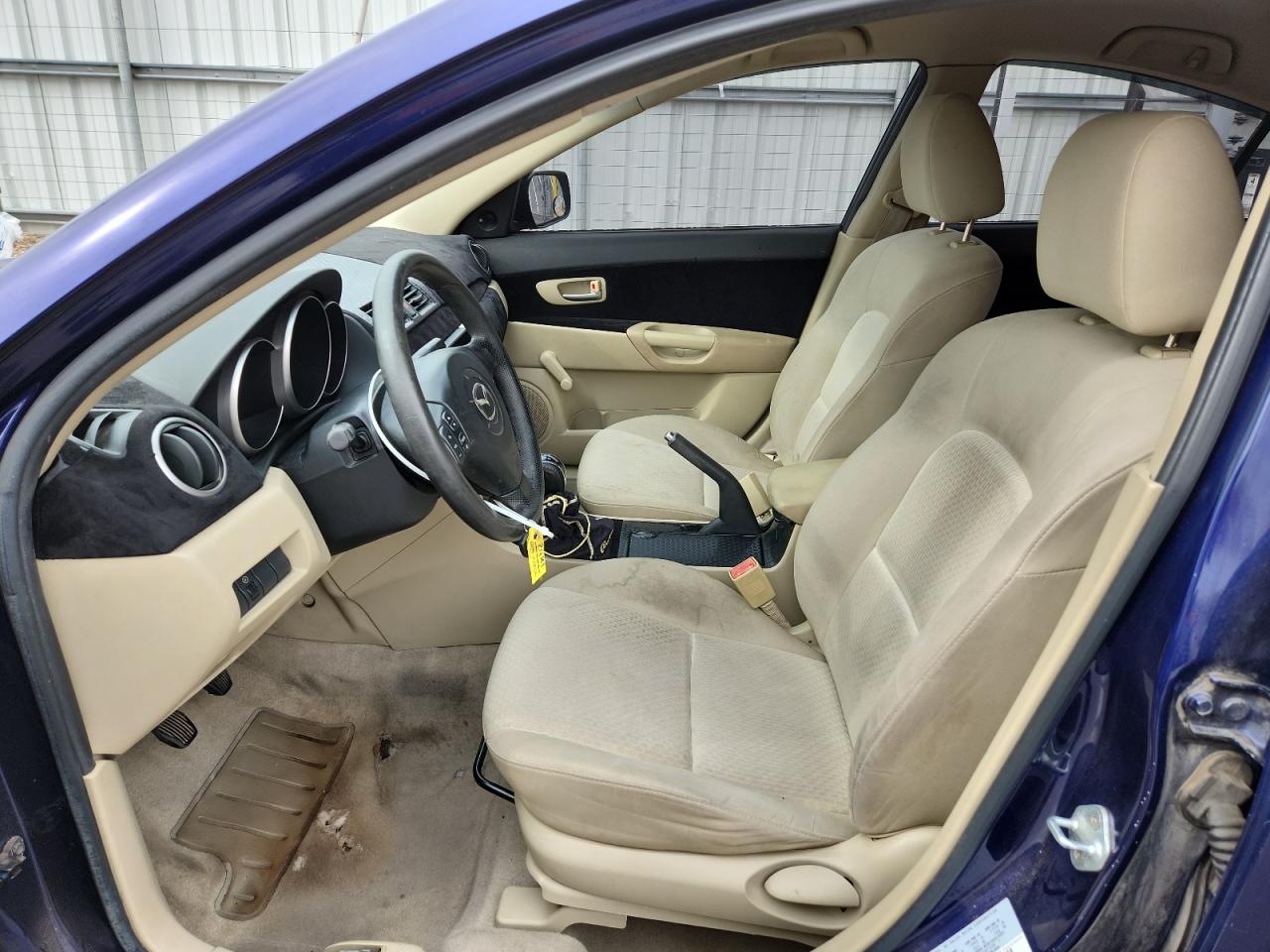 2004 Mazda 3 I VIN: JM1BK12F441185874 Lot: 90315595