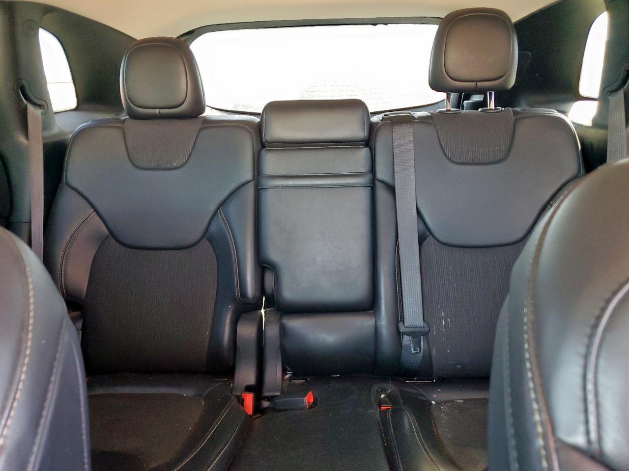 2018 Jeep Cherokee Latitude Plus VIN: 1C4PJLLB2JD545122 Lot: 93068205