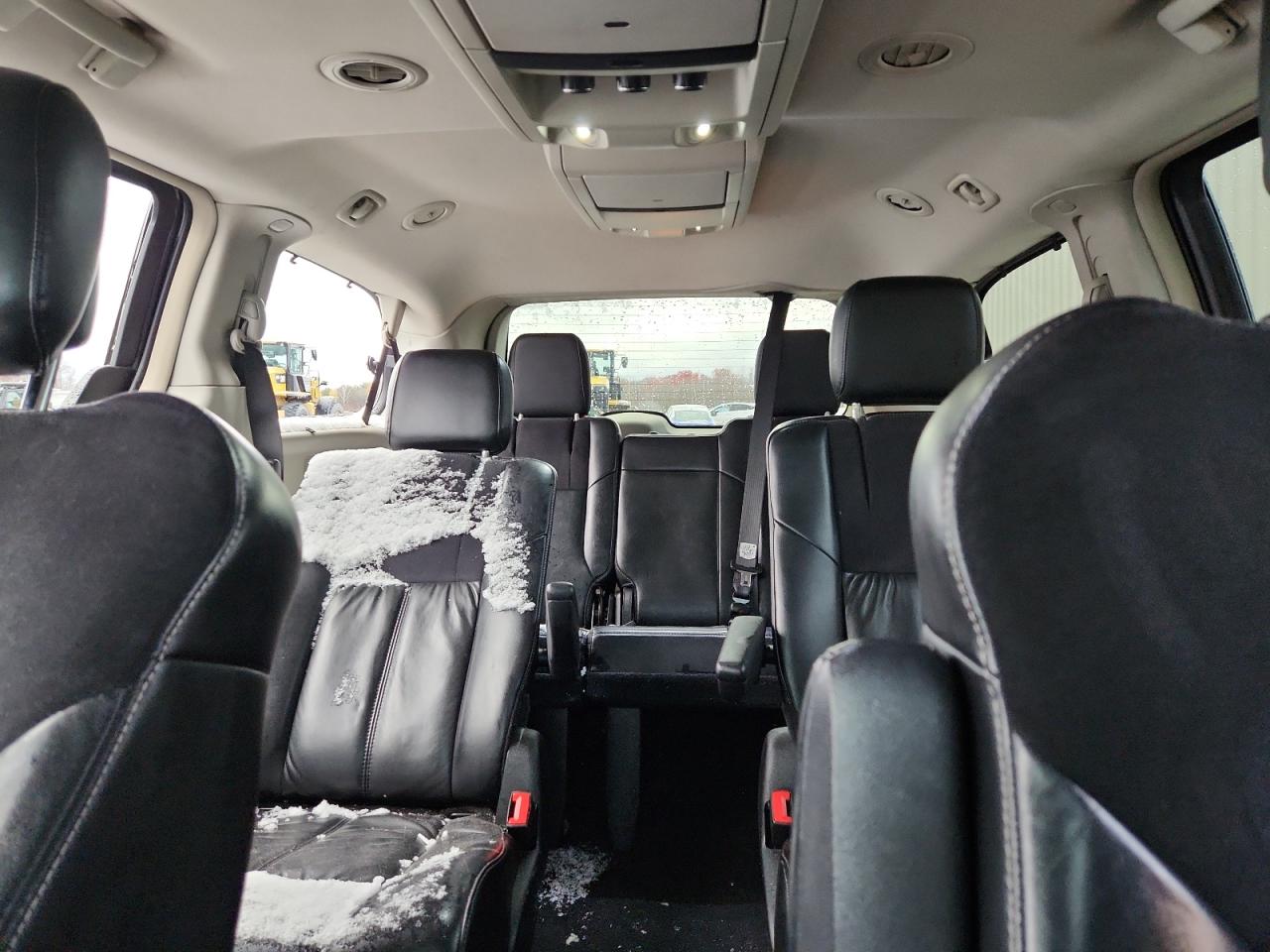 2015 Chrysler Town & Country Limited Platinum VIN: 2C4RC1GG9FR752589 Lot: 91835175