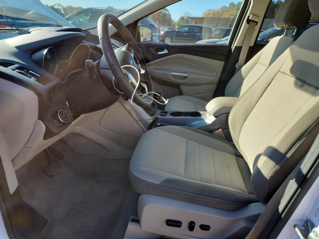 2015 Ford Escape Se VIN: 1FMCU0G73FUC21335 Lot: 92452115