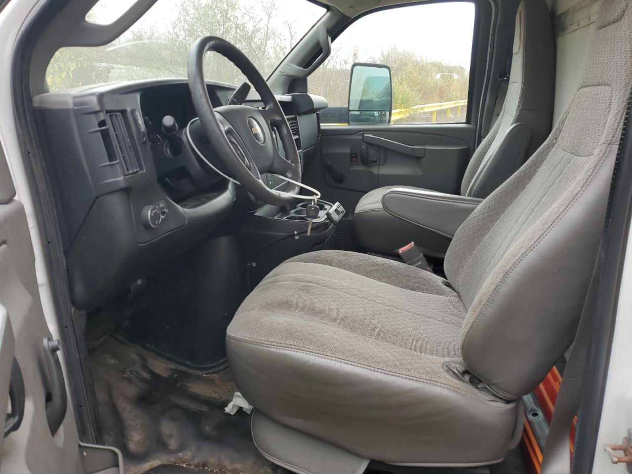 2017 Chevrolet Express Refrigerated Box Truck VIN: 1GB6GUCG3H1100450 Lot: 91045755