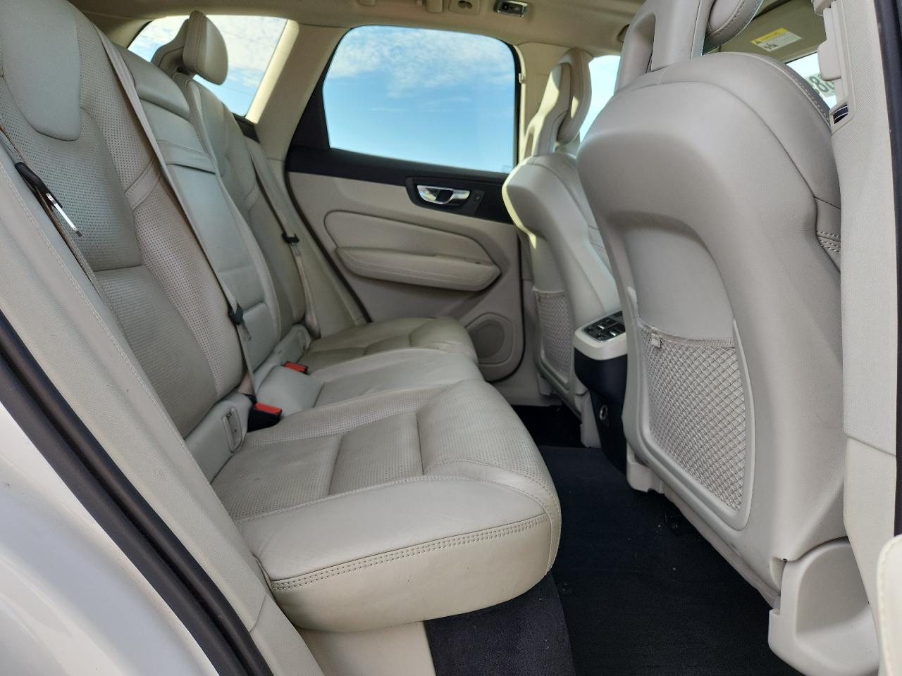 2018 Volvo Xc60 T5 Inscription VIN: YV4102RL1J1028461 Lot: 93299885