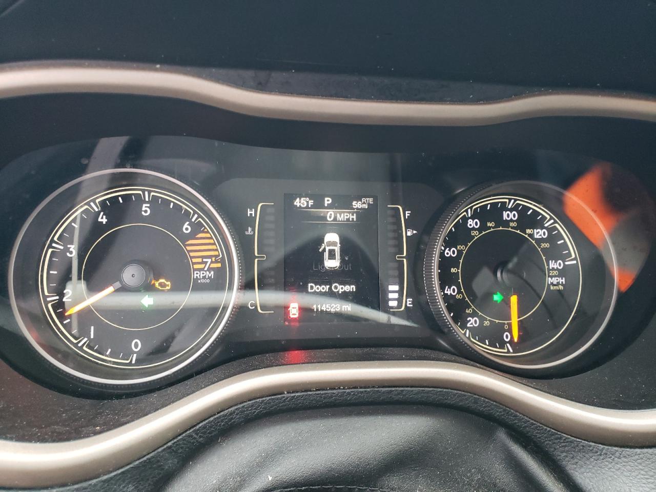 2017 Jeep Cherokee Latitude VIN: 1C4PJMCB6HW660228 Lot: 92260205