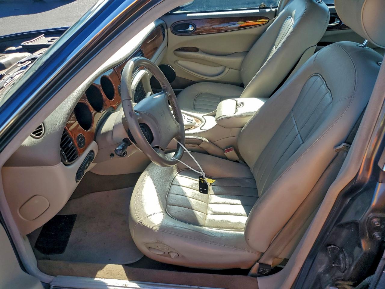 1998 Jaguar Xj8 VIN: SAJHX1247WC841374 Lot: 86193975