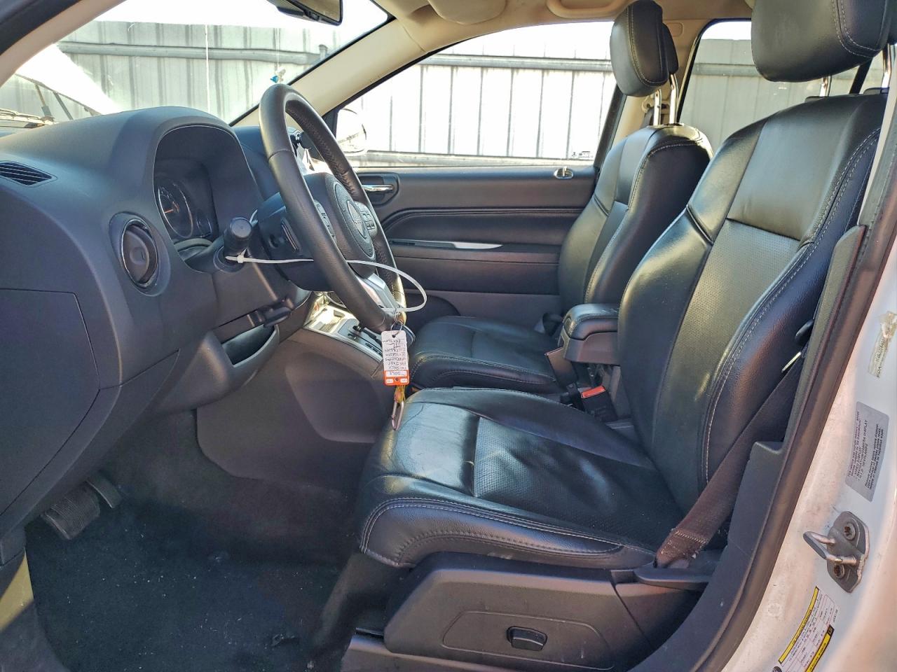 2016 Jeep Compass Latitude VIN: 1C4NJDEB4GD751156 Lot: 93605525