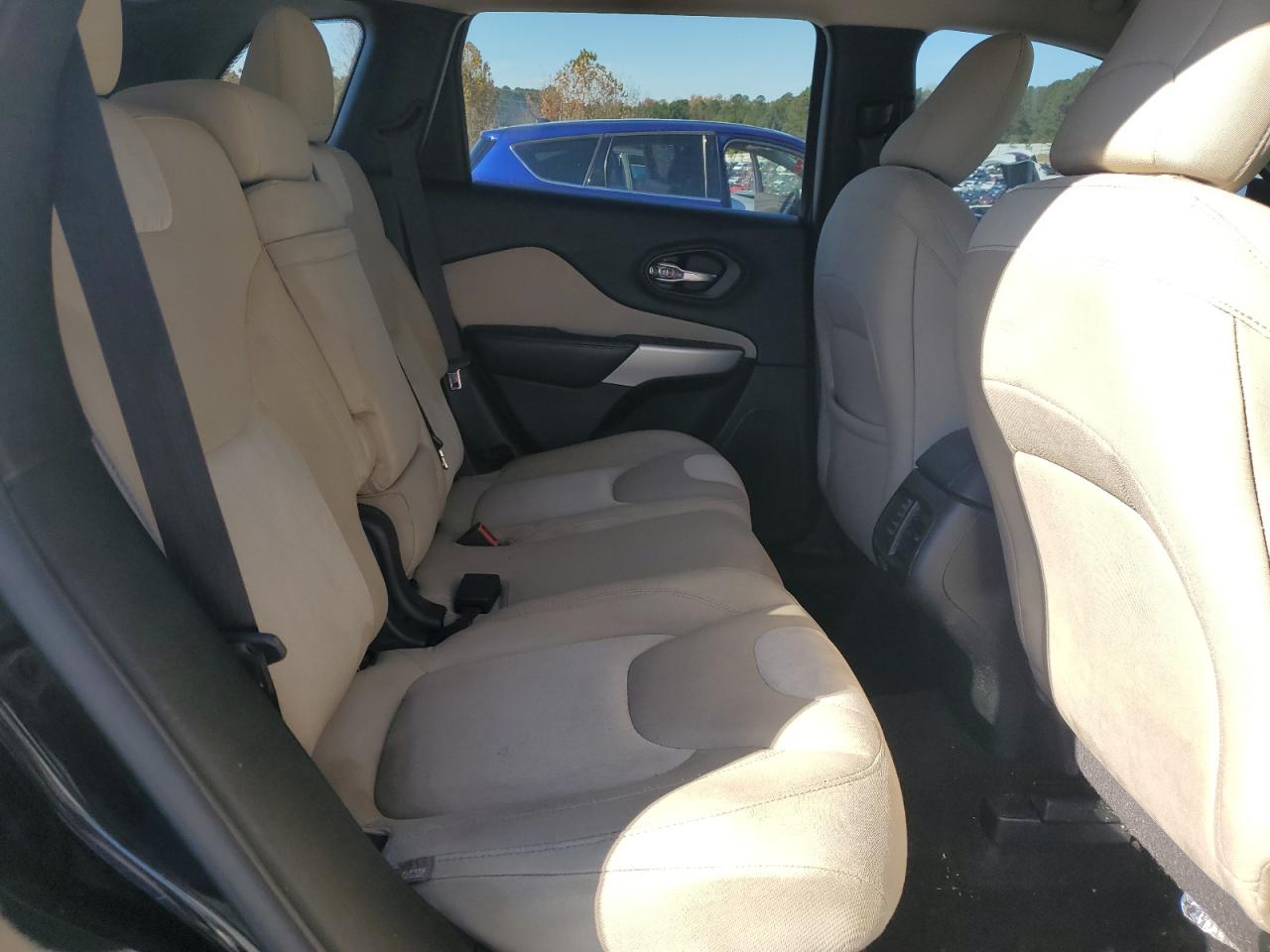 2018 Jeep Cherokee Latitude VIN: 1C4PJLCB7JD553751 Lot: 92360165