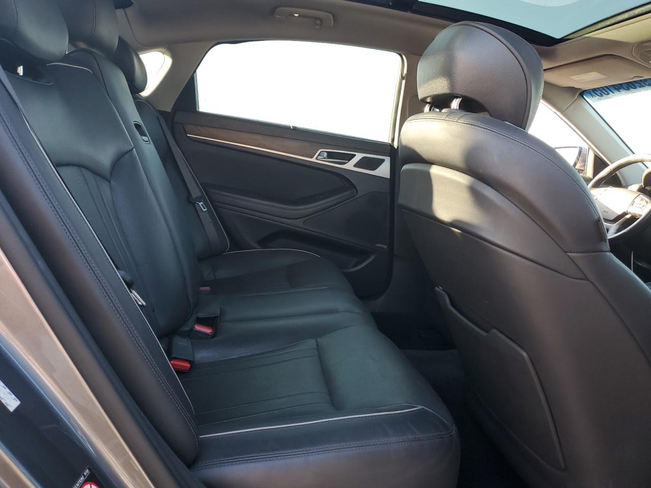 2015 Hyundai Genesis 5.0L VIN: KMHGN4JFXFU078521 Lot: 92634105