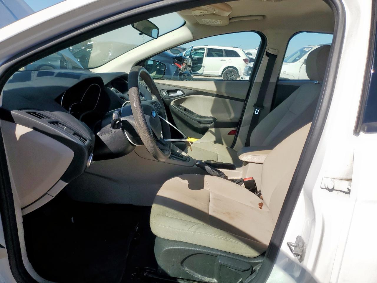 2017 Ford Focus Se VIN: 1FADP3F25HL324648 Lot: 90585535