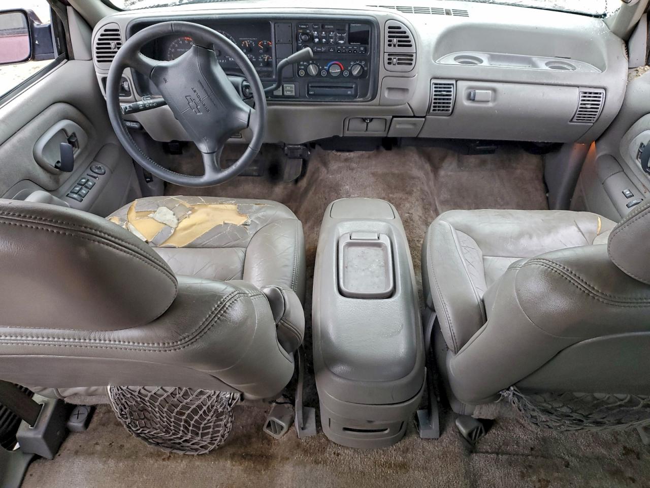 1996 Chevrolet Suburban K2500 VIN: 3GNGK26J9TG163225 Lot: 94329185