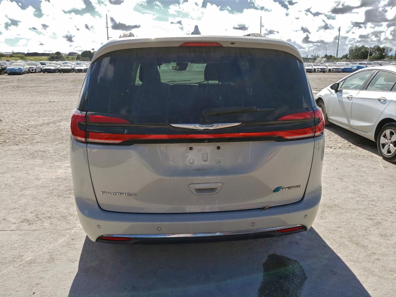 2021 Chrysler Pacifica Hybrid Touring L VIN: 2C4RC1L71MR585924 Lot: 94079285