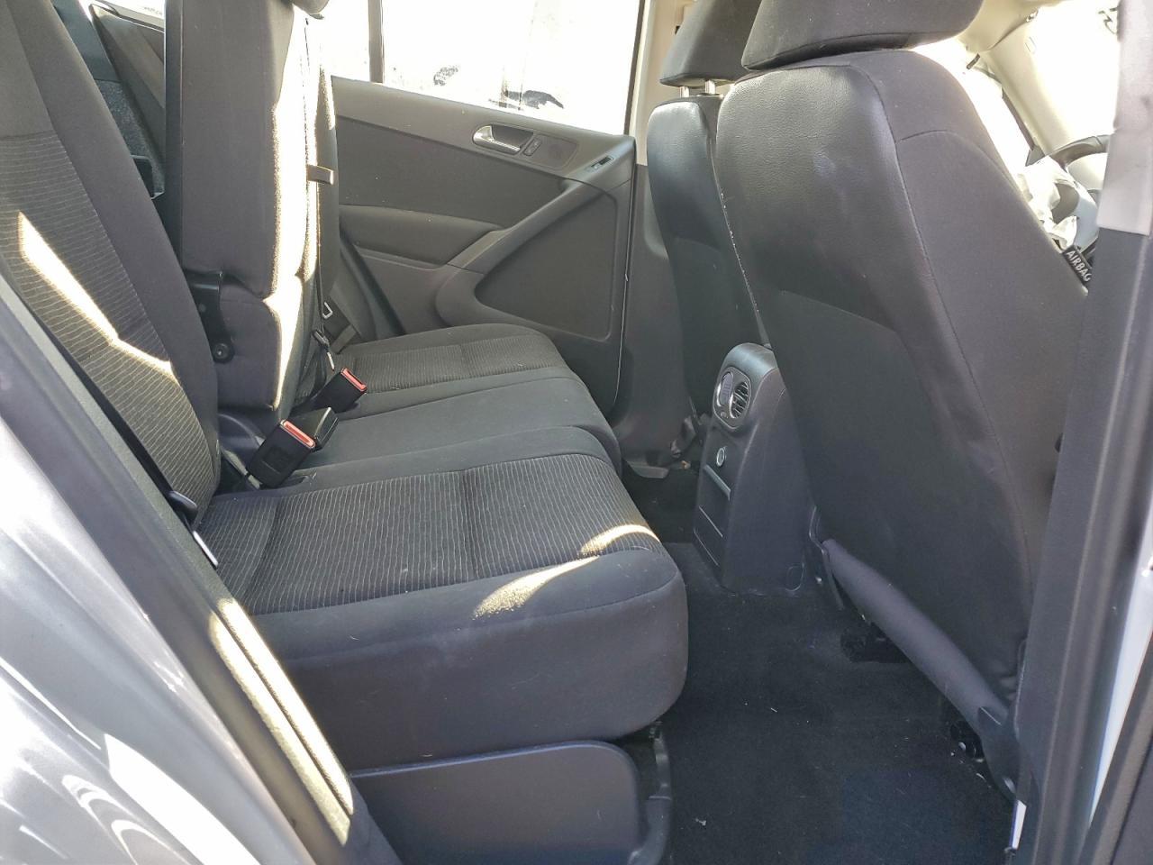 2018 Volkswagen Tiguan Limited VIN: WVGAV7AX6JK004369 Lot: 94653655