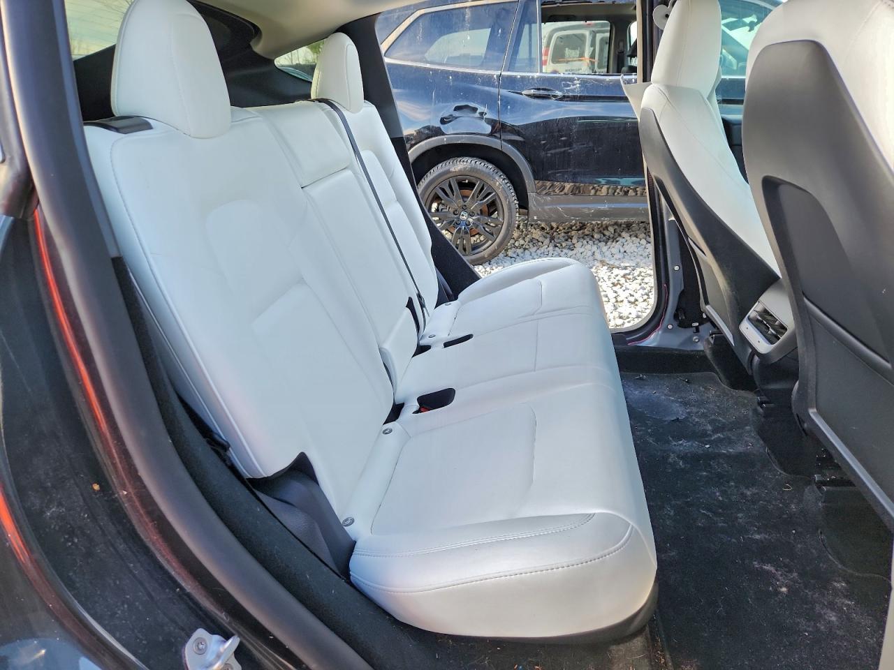 2024 Tesla Model Y VIN: 7SAYGDEEXRF063716 Lot: 92717385