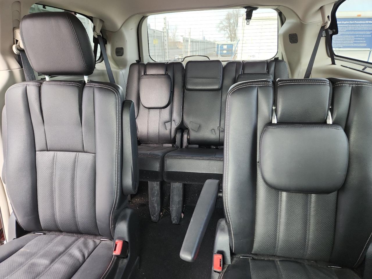 2015 Chrysler Town & Country Touring L VIN: 2C4RC1CG6FR554588 Lot: 92954905