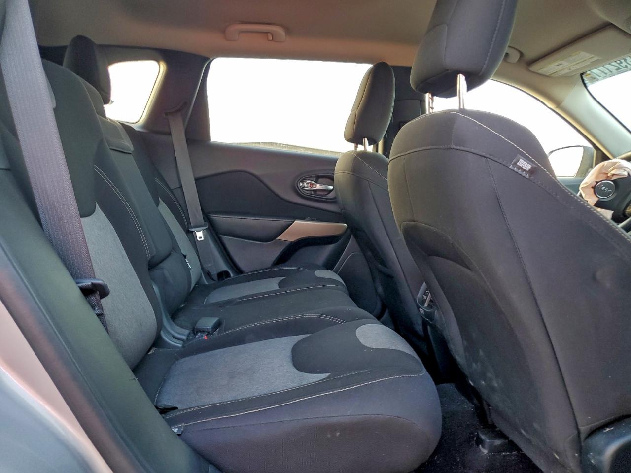 2017 Jeep Cherokee Sport VIN: 1C4PJLAB2HW607281 Lot: 93921775