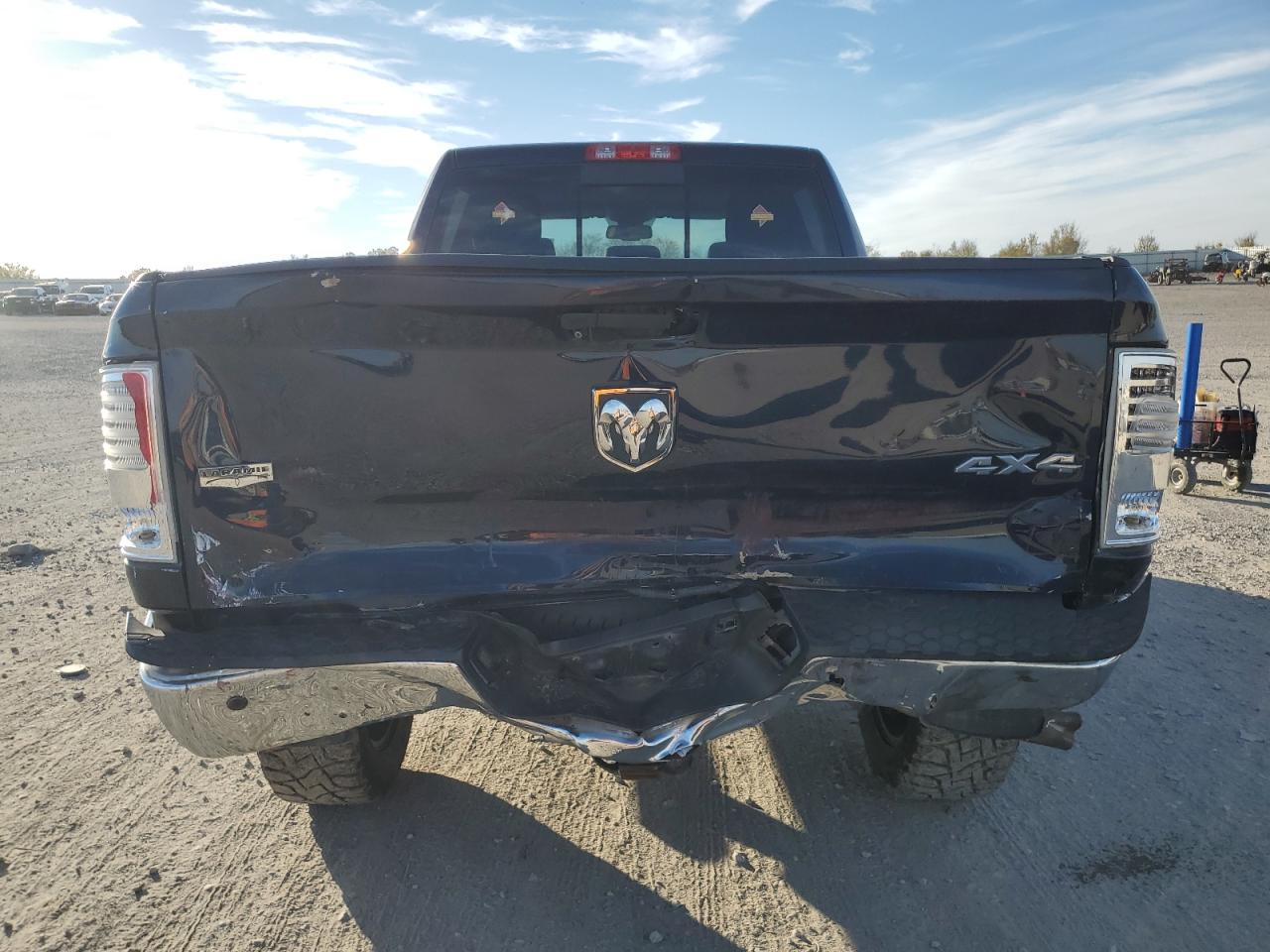 2015 Ram 2500 Laramie VIN: 3C6UR5FJ2FG610921 Lot: 90044075