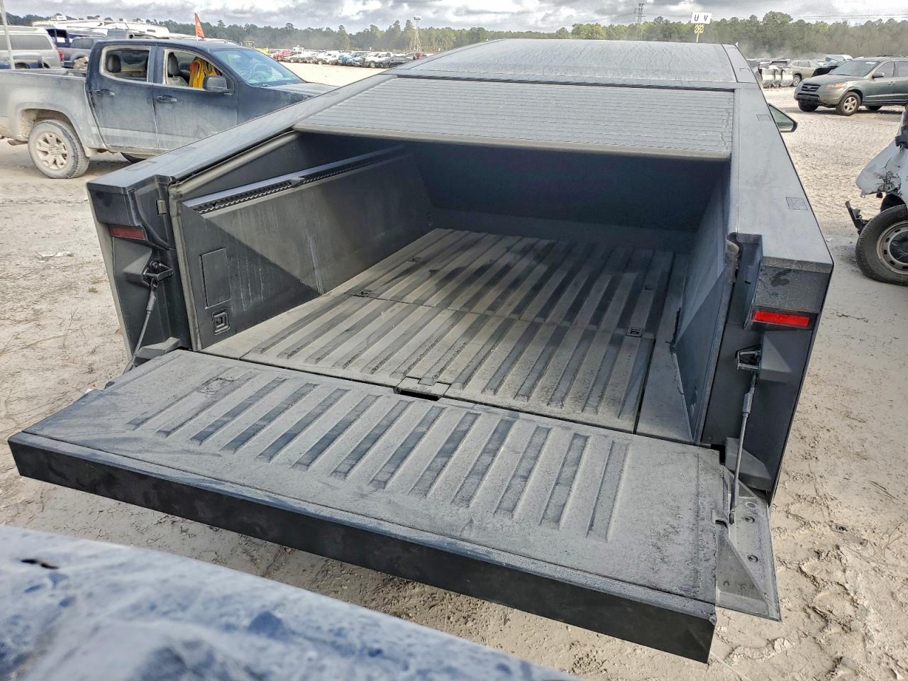 2024 Tesla Cybertruck VIN: 7G2CEHED1RA029895 Lot: 92804315