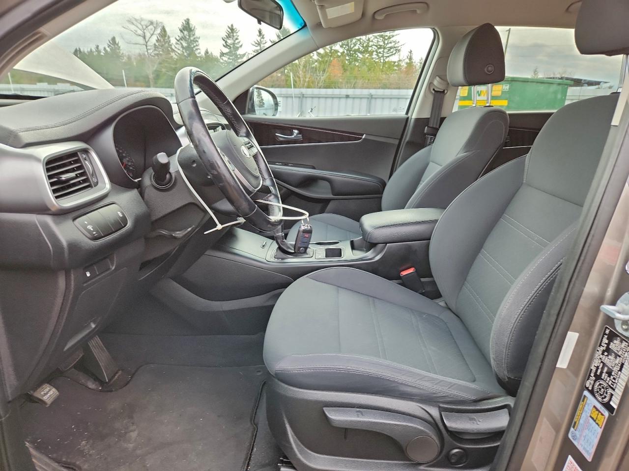 2019 Kia Sorento L VIN: 5XYPGDA30KG549558 Lot: 93840685