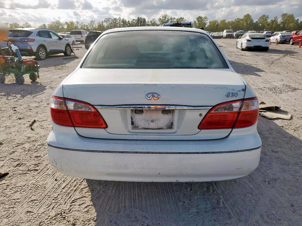 2000 Infiniti I30 VIN: JNKCA31A0YT126161 Lot: 92934825