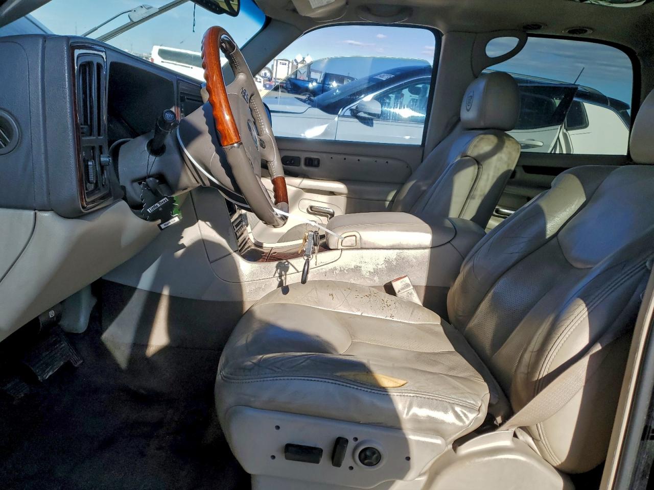 2005 Cadillac Escalade Luxury VIN: 1GYEK63N35R111584 Lot: 94375295