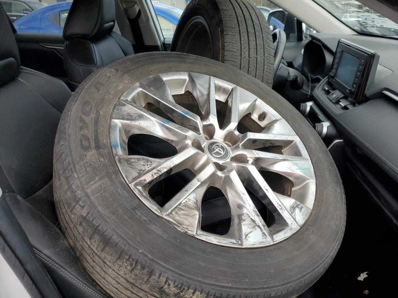 2020 Toyota Rav4 Xle Premium VIN: 2T3C1RFV8LW092024 Lot: 90687275