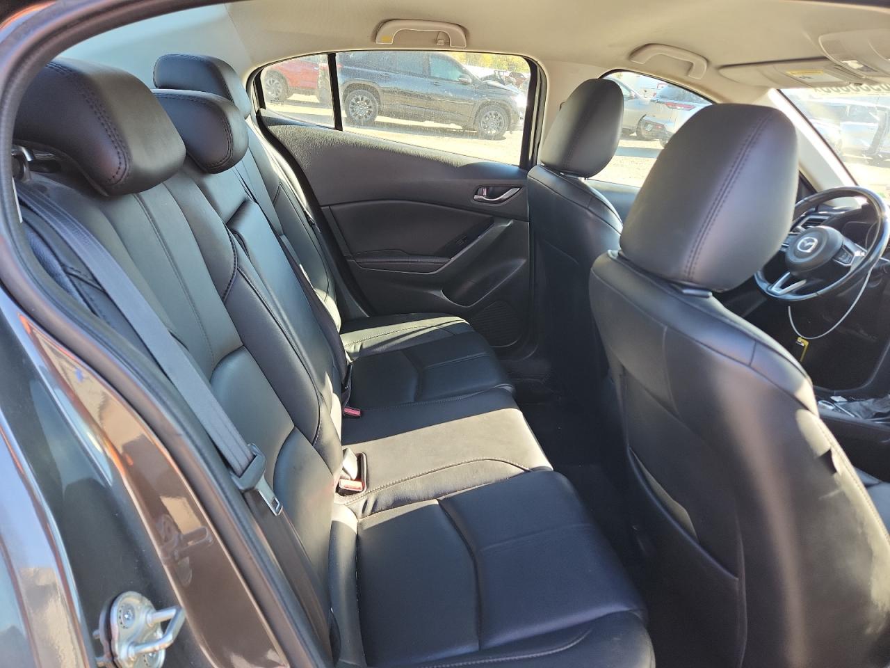 2018 Mazda 3 Touring VIN: 3MZBN1V36JM246646 Lot: 90936865