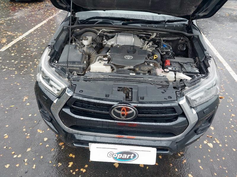 2021 TOYOTA HILUX INVINCIBLE D/CAB PICK UP 2.4 D-4D