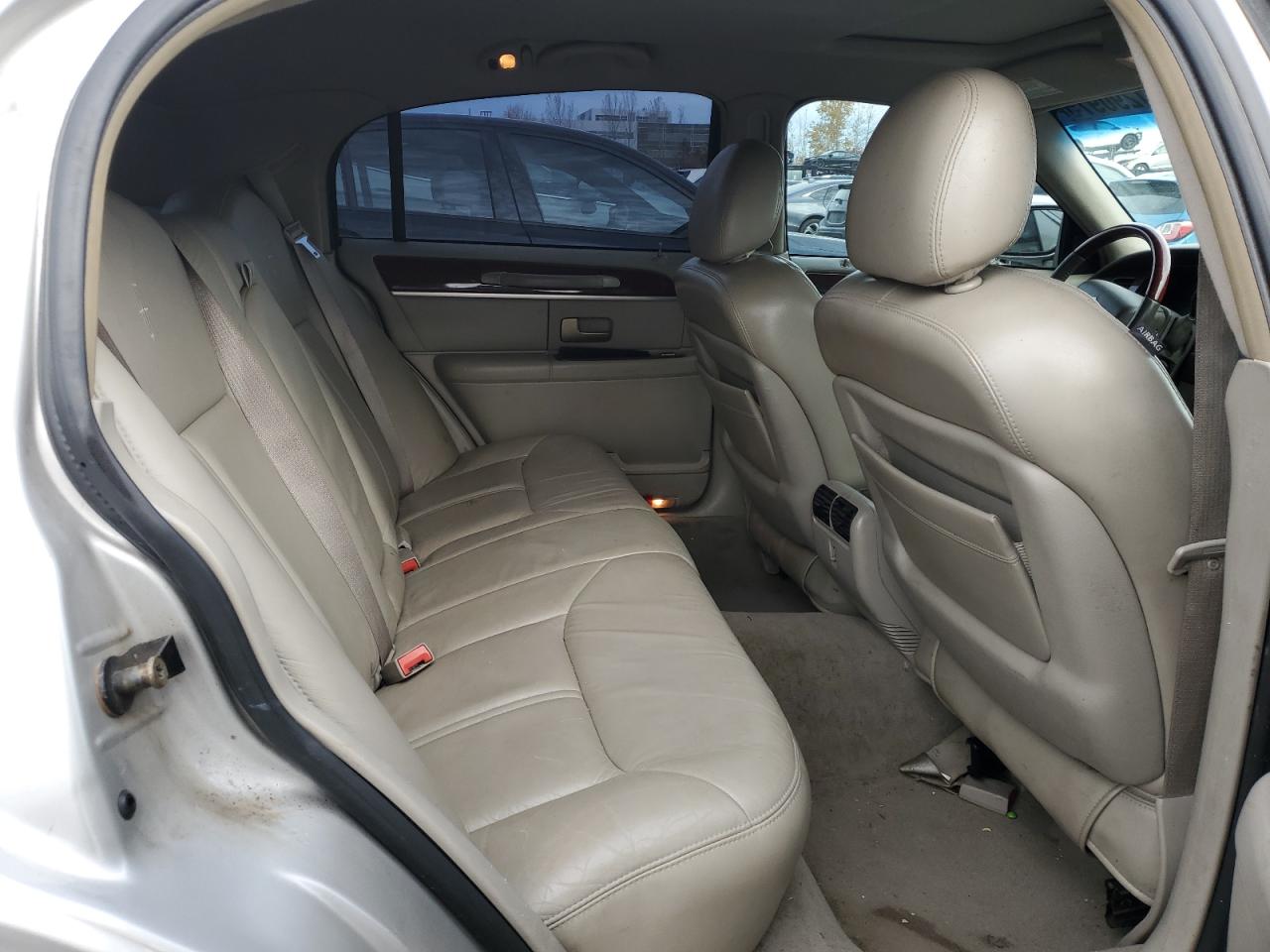 2005 Lincoln Town Car Signature Limited VIN: 1LNHM82W25Y665655 Lot: 91290975