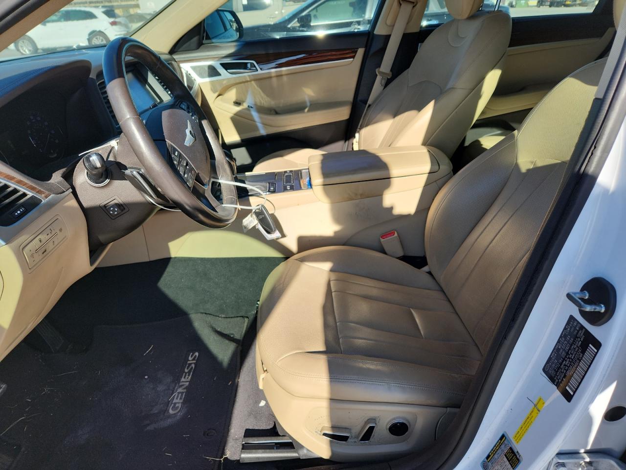 2015 Hyundai Genesis 3.8L VIN: KMHGN4JE1FU055247 Lot: 92306935