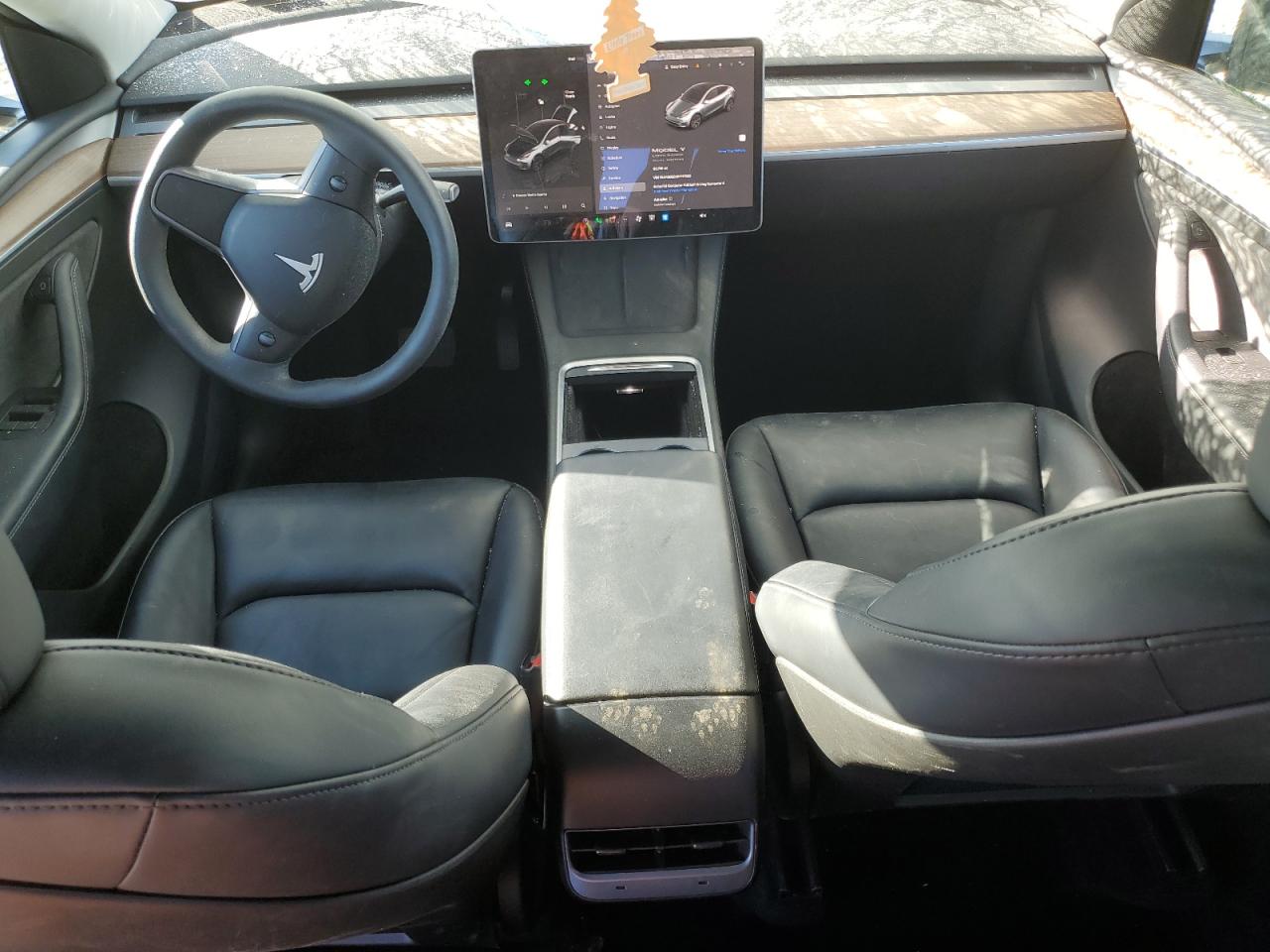 2024 Tesla Model Y VIN: 7SAYGDEEXRF177523 Lot: 93534715