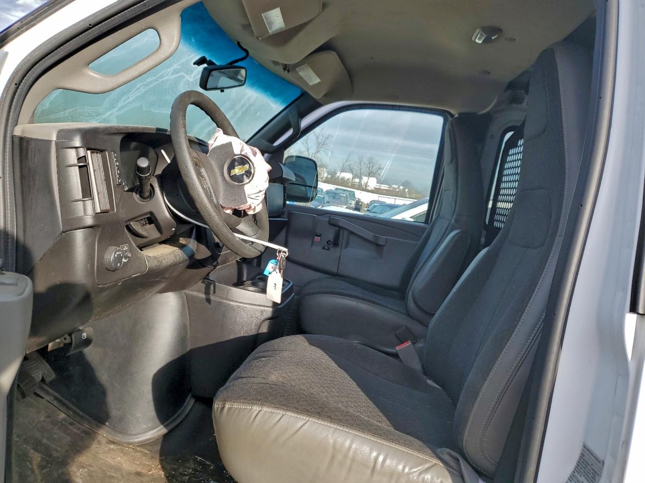 2021 Chevrolet Express G2500 VIN: 1GCWGAF78M1225489 Lot: 92990675