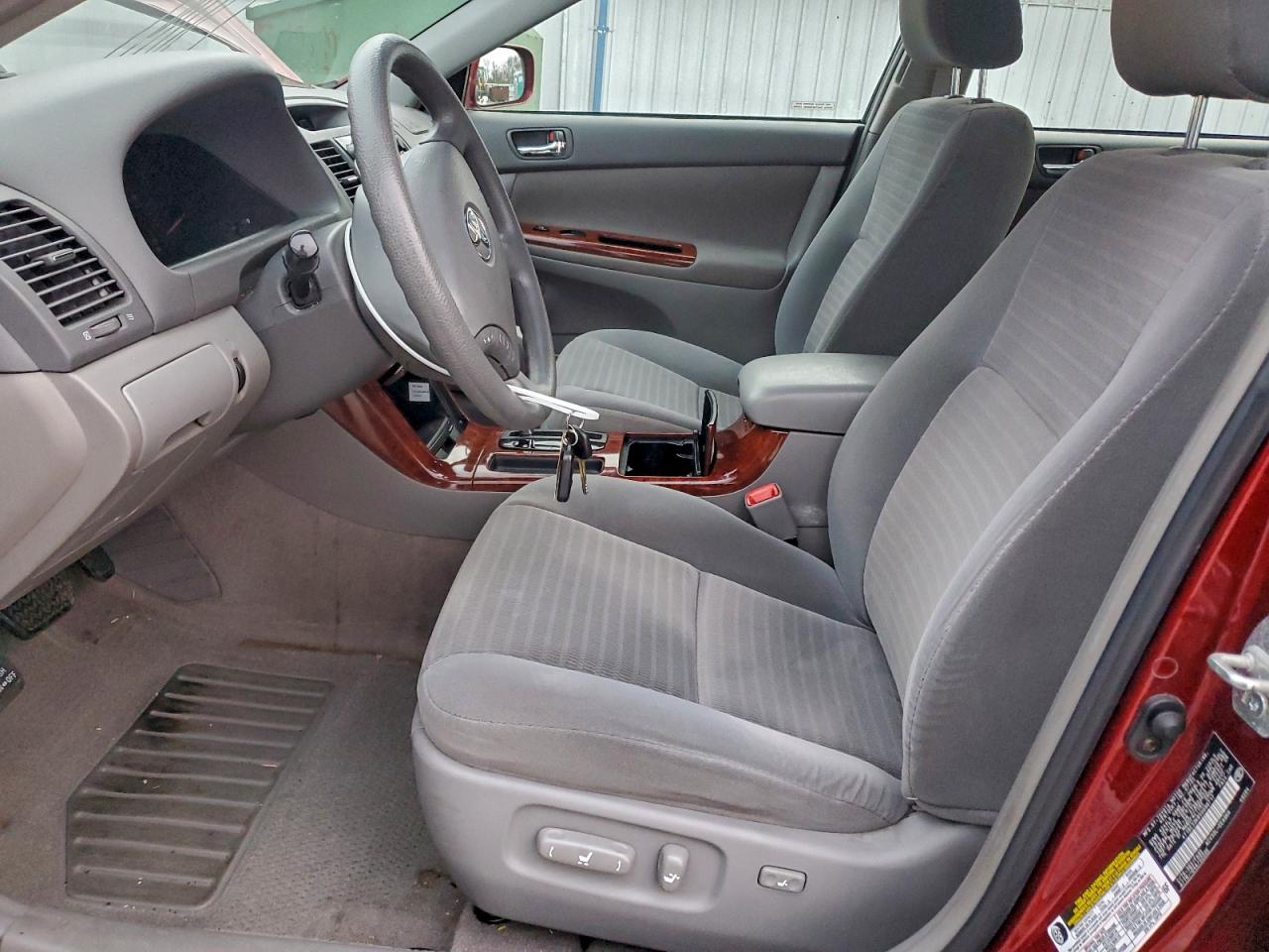 2005 Toyota Camry Le VIN: 4T1BE32K85U098717 Lot: 94313995