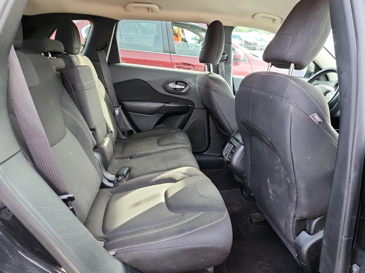 2016 Jeep Cherokee Latitude VIN: 1C4PJLCB8GW273379 Lot: 91087515