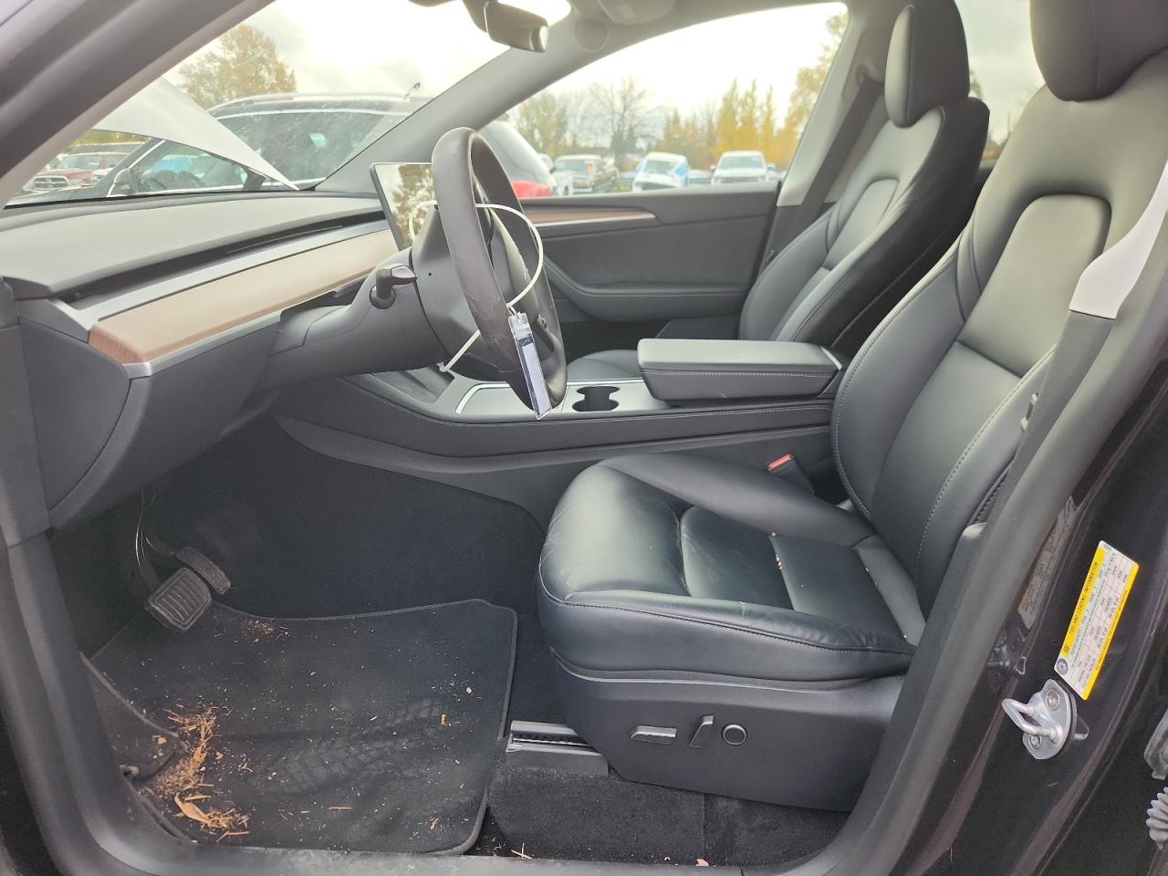 2024 Tesla Model Y VIN: 7SAYGDEEXRF157918 Lot: 92882345