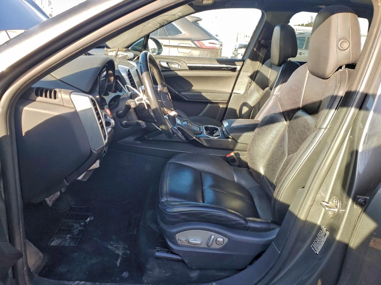 2016 Porsche Cayenne S VIN: WP1AB2A27GLA95643 Lot: 93817755