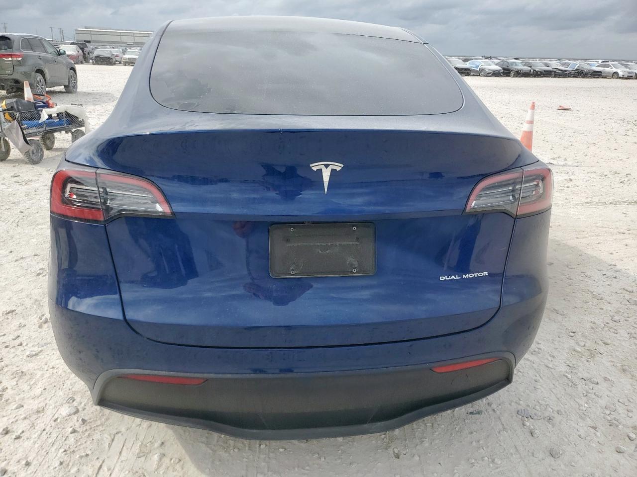 2022 Tesla Model Y VIN: 7SAYGDEE4NF355078 Lot: 93766075
