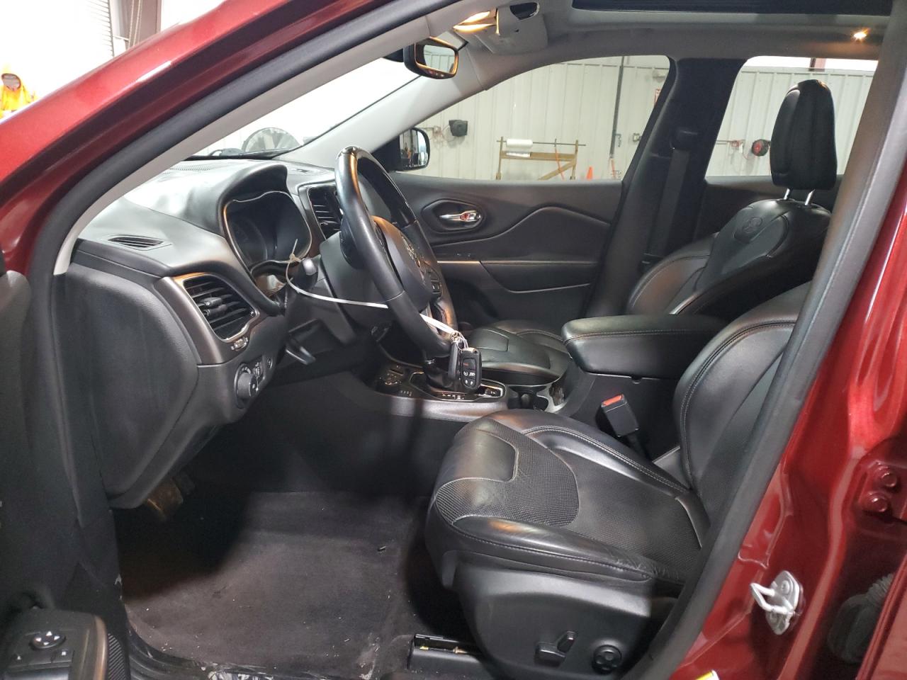 2019 Jeep Cherokee Overland VIN: 1C4PJMJX7KD256162 Lot: 93663355