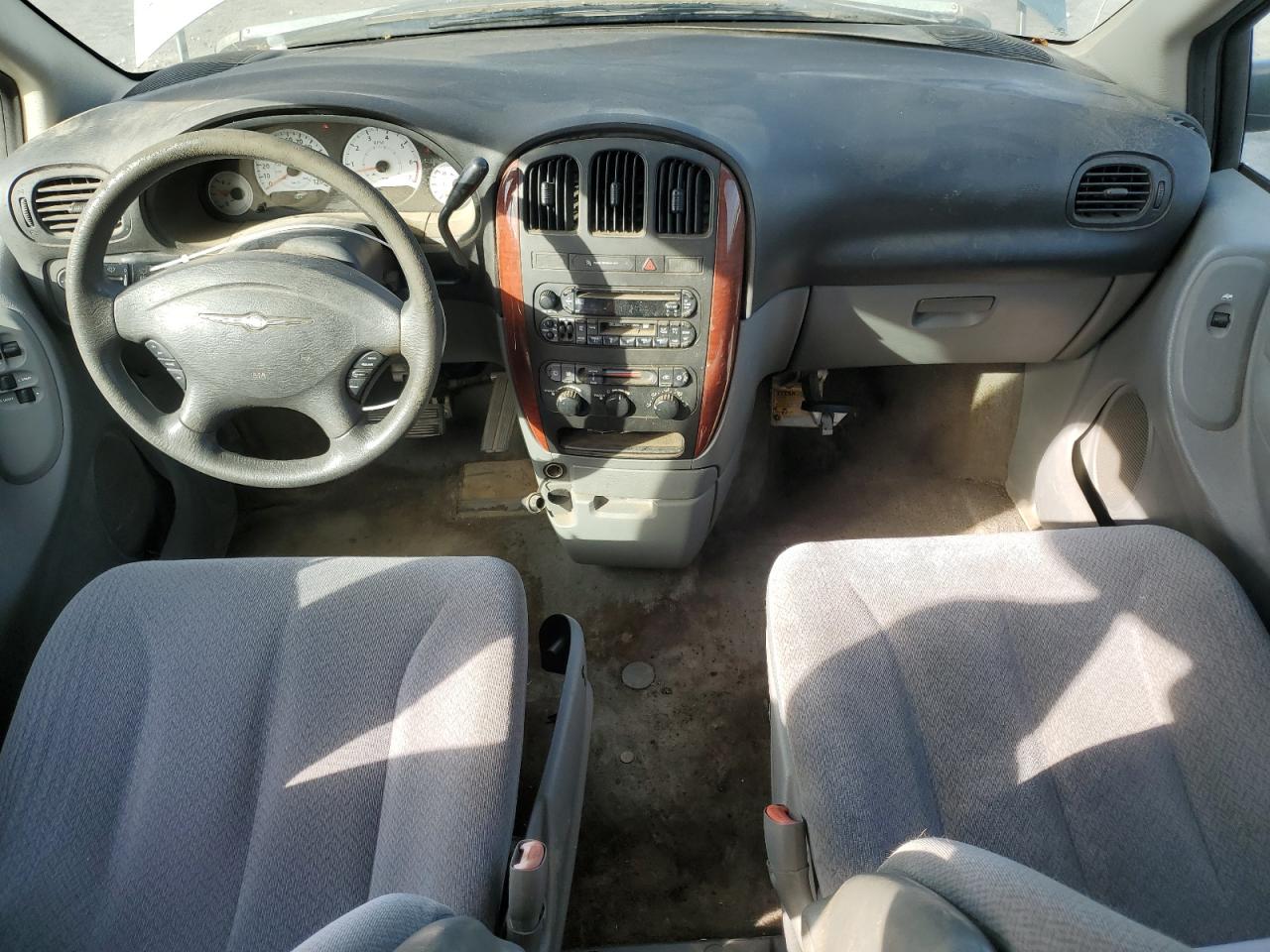 2006 Chrysler Town & Country Lx VIN: 1A4GP44RX6B568807 Lot: 92240245