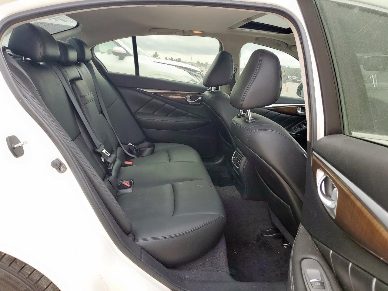 2018 Infiniti Q50 Luxe VIN: JN1EV7AP8JM592420 Lot: 92949065