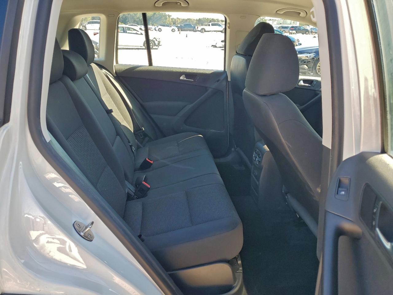 2018 Volkswagen Tiguan Limited VIN: WVGAV7AX0JK002861 Lot: 94149155