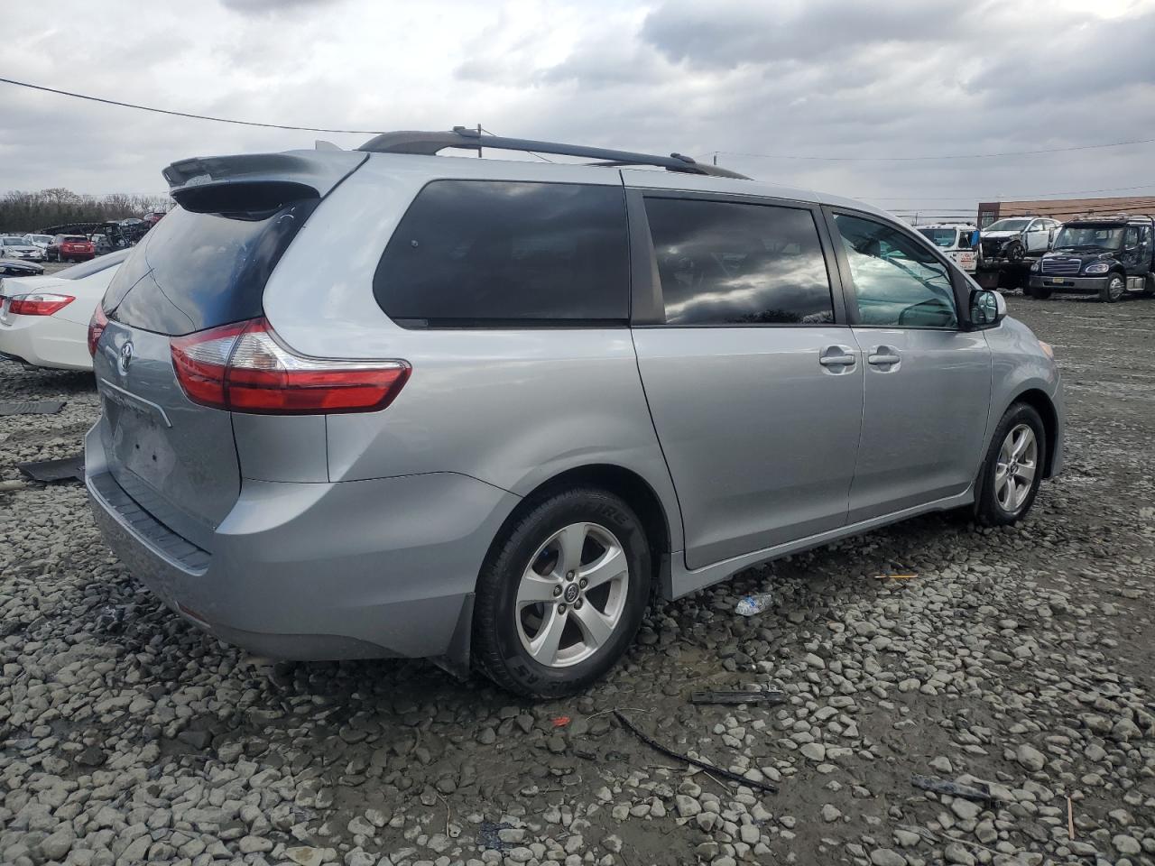 2018 Toyota Sienna Le VIN: 5TDKZ3DC7JS959141 Lot: 91685225