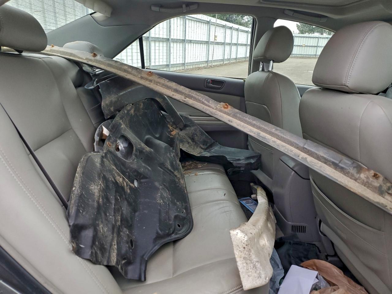 2003 Toyota Camry Le VIN: 4T1BE32K43U692718 Lot: 94255845