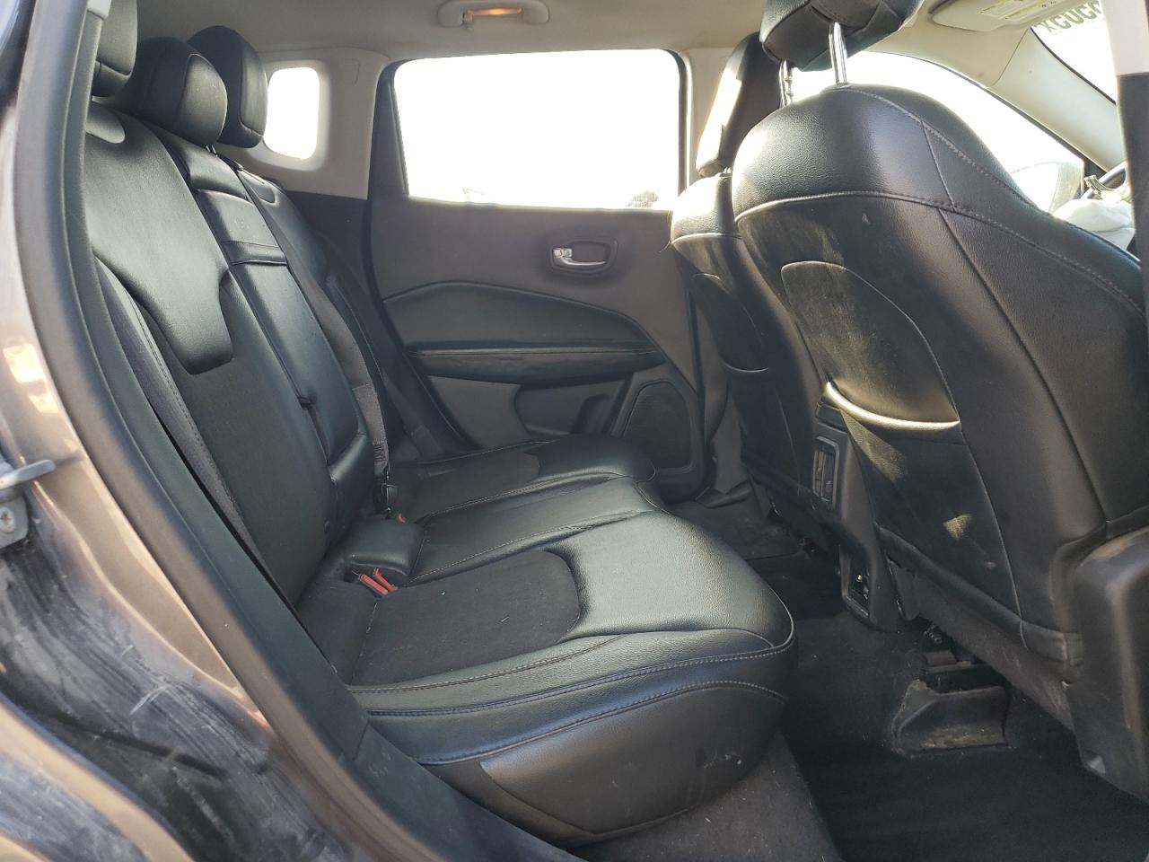 2018 Jeep Compass Latitude VIN: 3C4NJCBB3JT137411 Lot: 93036505