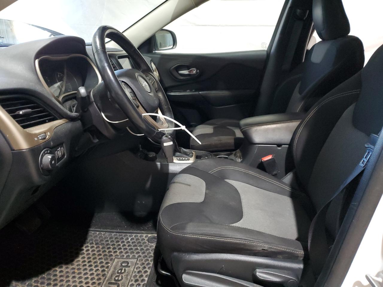 2014 Jeep Cherokee Latitude VIN: 1C4PJMCS6EW228010 Lot: 92225715